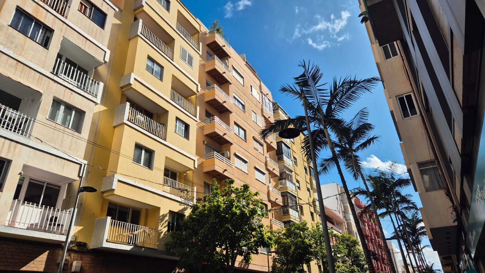 Exterior view of Flat for sale in  Santa Cruz de Tenerife Capital  with Parquet flooring, Furnished and Balcony