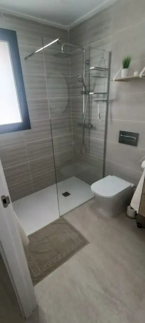 Baño de Ático de alquiler en Torrevieja con Aire acondicionado, Calefacción y Terraza