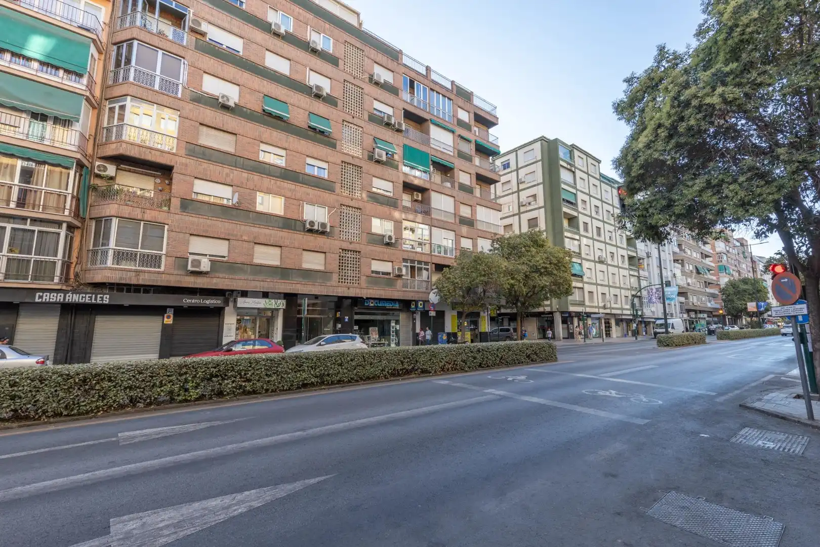 Vista exterior de Pis en venda en Granada amb Calefacció i Balcó