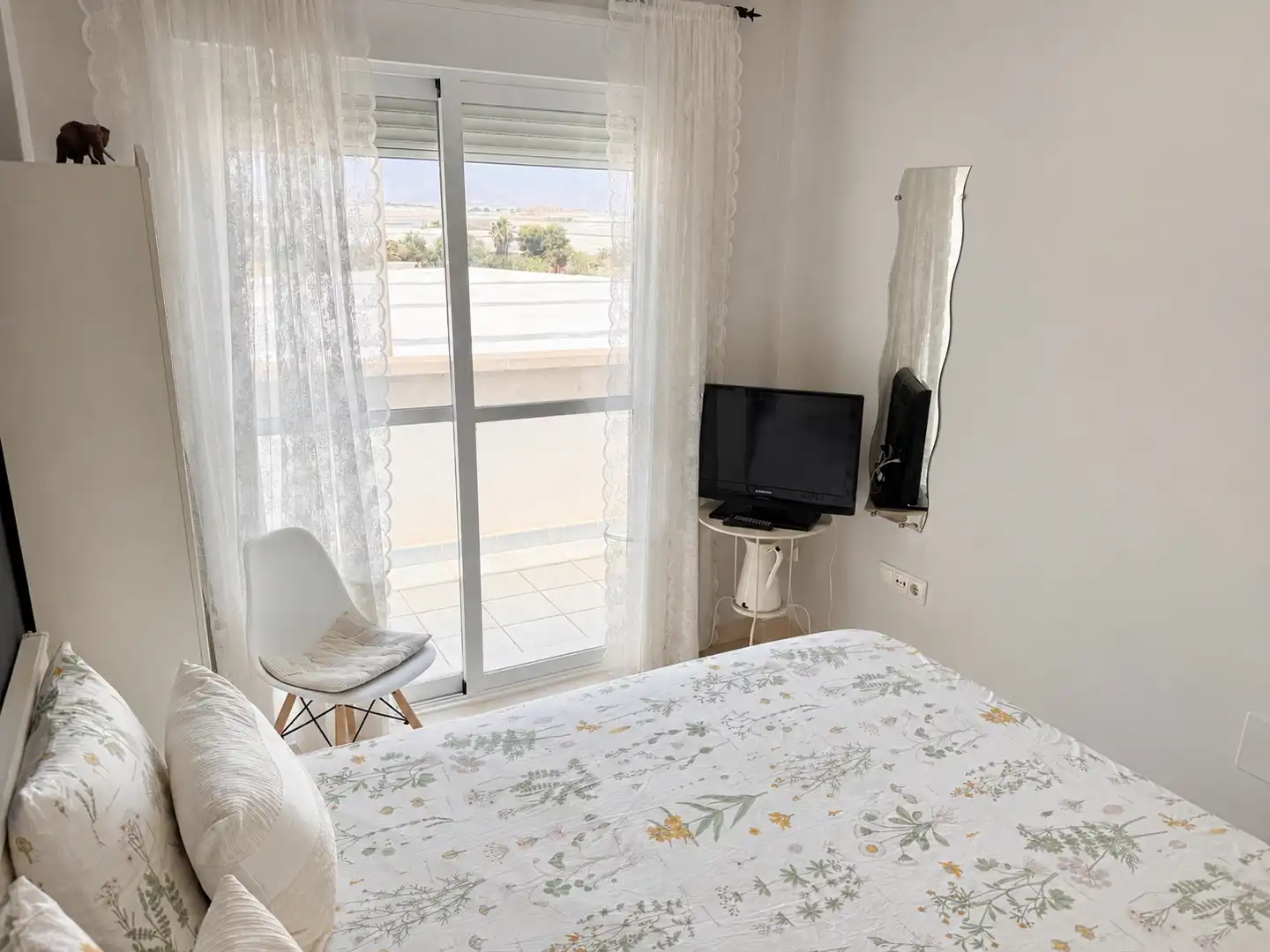 Dormitori de Apartament en venda en Roquetas de Mar amb Aire condicionat, Terrassa i Moblat