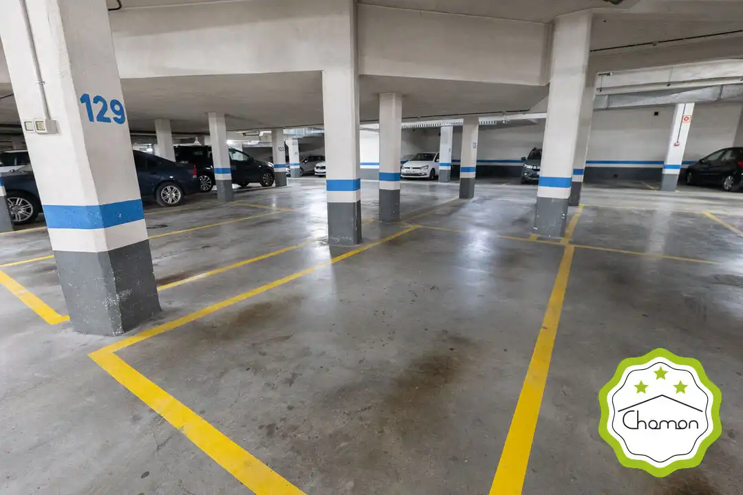 Parkplatz von Wohnung zum Verkauf in Bilbao  mit Heizung, Privatgarten und Abstellraum