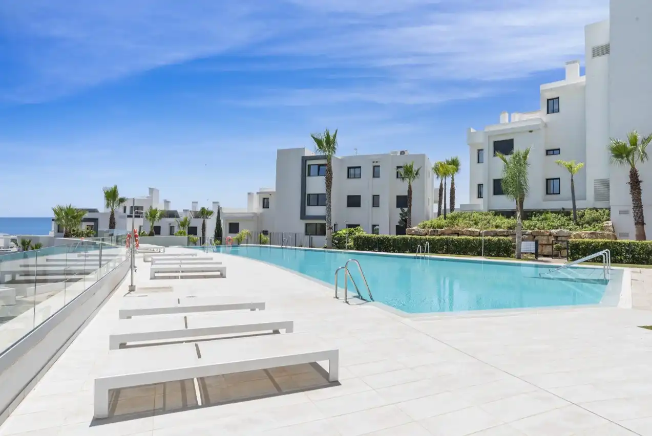 Swimming pool of Ground floor for sale in Estepona  with Air Conditioner, Heating and Private garden