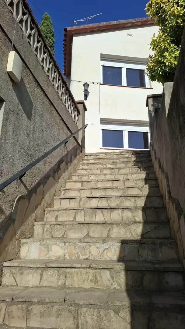 Vista exterior de Casa o xalet en venda en Vallirana amb Calefacció, Terrassa i Traster