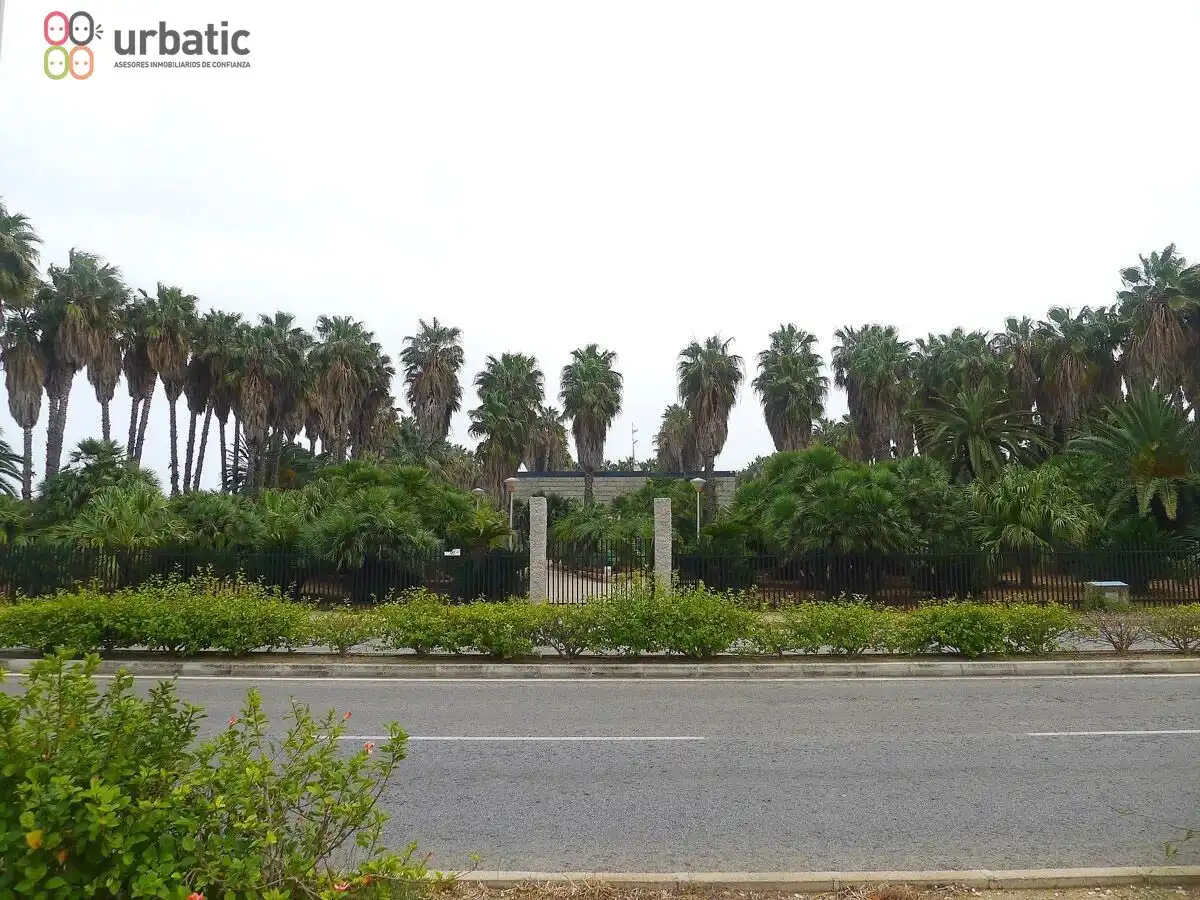 Vista exterior de Casa o xalet en venda en Gandia amb Aire condicionat, Calefacció i Jardí privat