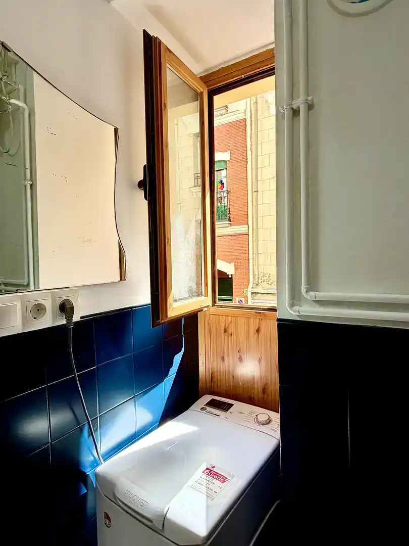 Bathroom of Study for rent in  Madrid Capital  with Air Conditioner and Balcony