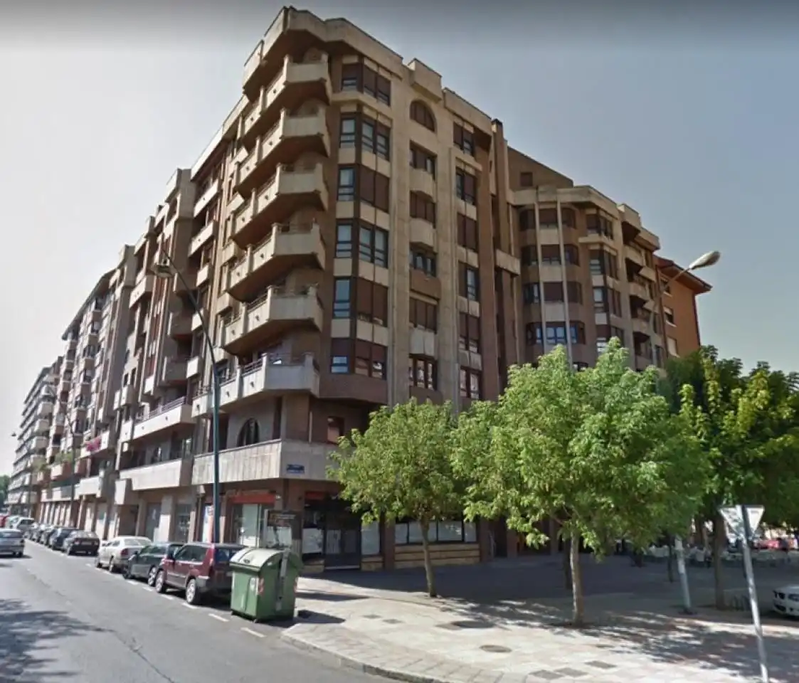 Vista exterior de Pis de lloguer en León Capital  amb Calefacció, Parquet i Terrassa
