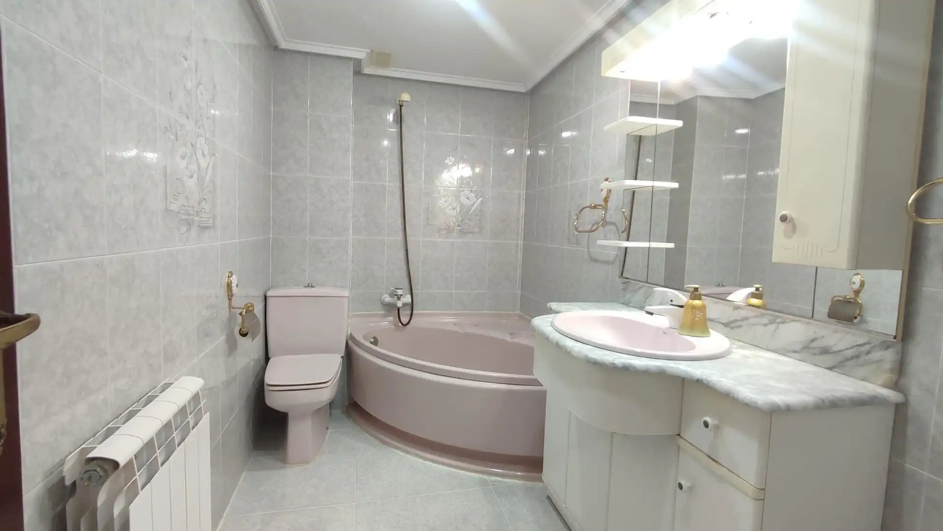 Baño de Piso de alquiler en Zaragoza con Aire acondicionado, Calefacción y Terraza