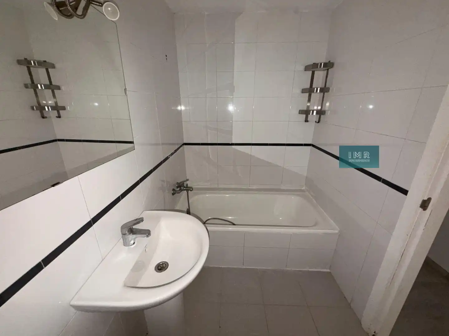 Baño de Piso en venta en Camas con Piscina comunitaria