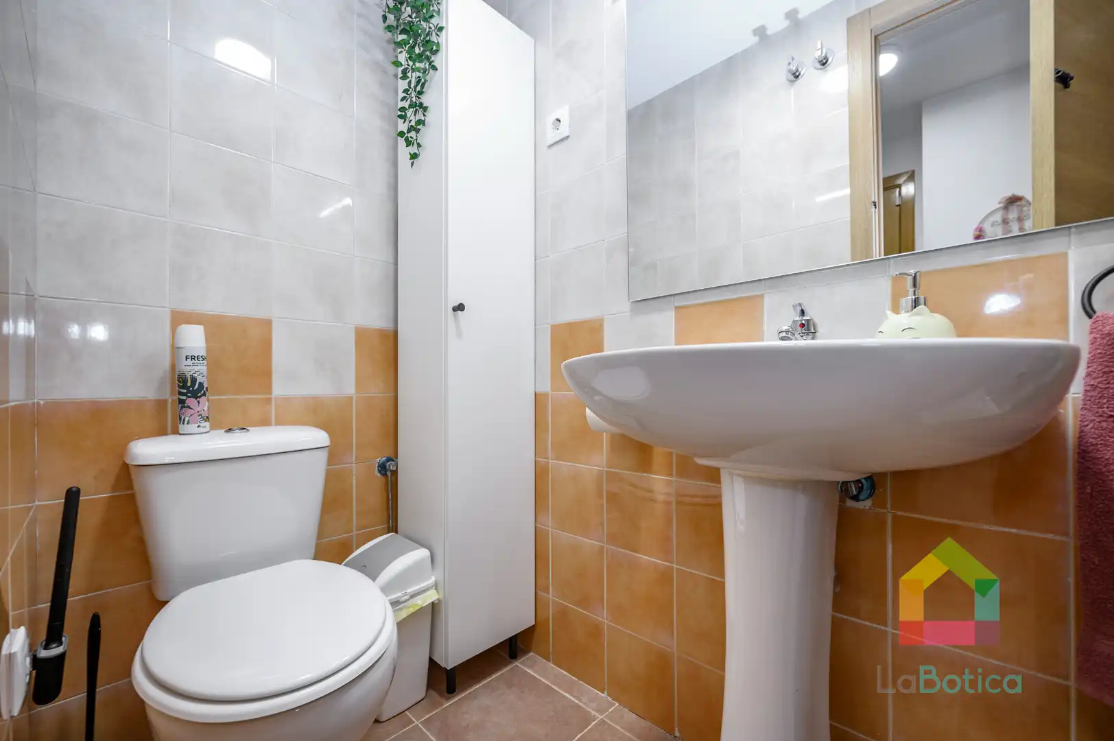 Bathroom of Flat for sale in Gerindote  with Air Conditioner, Heating and Oven