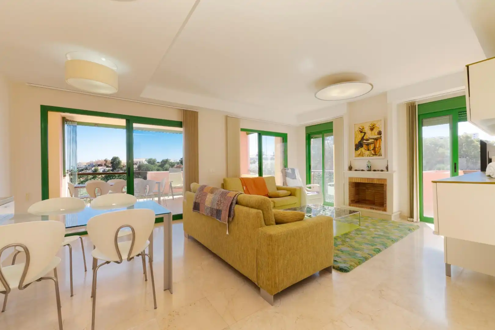 Sala de estar de Dúplex en venta en Fuengirola con Terraza, Trastero y Piscina comunitaria