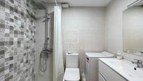 Bathroom of Flat for sale in Girona Capital  with Air Conditioner, Heating and Balcony