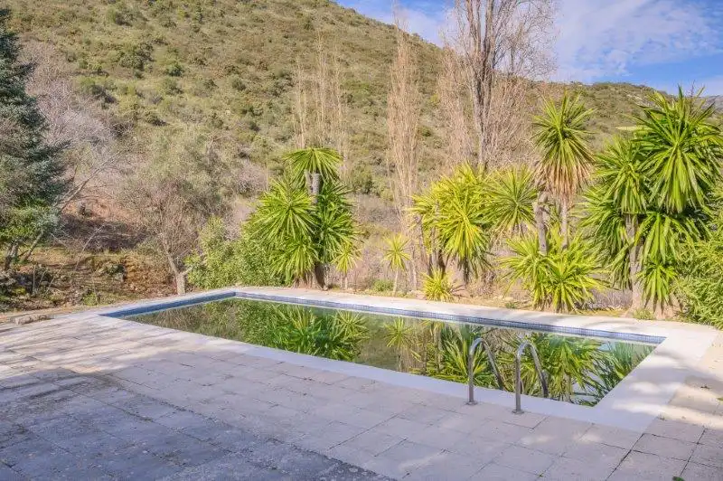 Schwimmbecken von Grundstücke zum Verkauf in Marbella