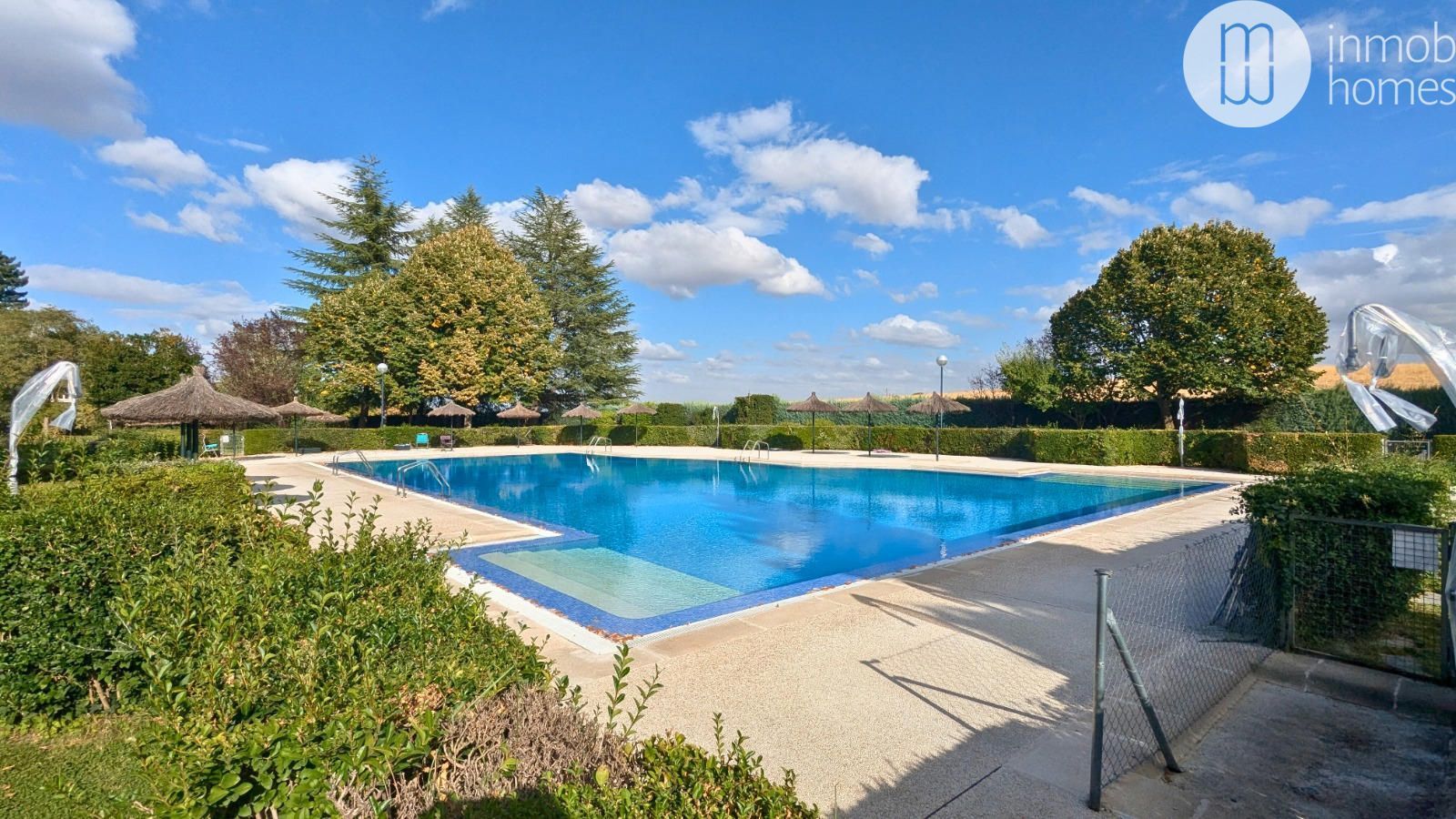 Swimming pool of Single-family semi-detached for sale in Las Rozas de Madrid  with Air Conditioner, Heating and Parquet flooring