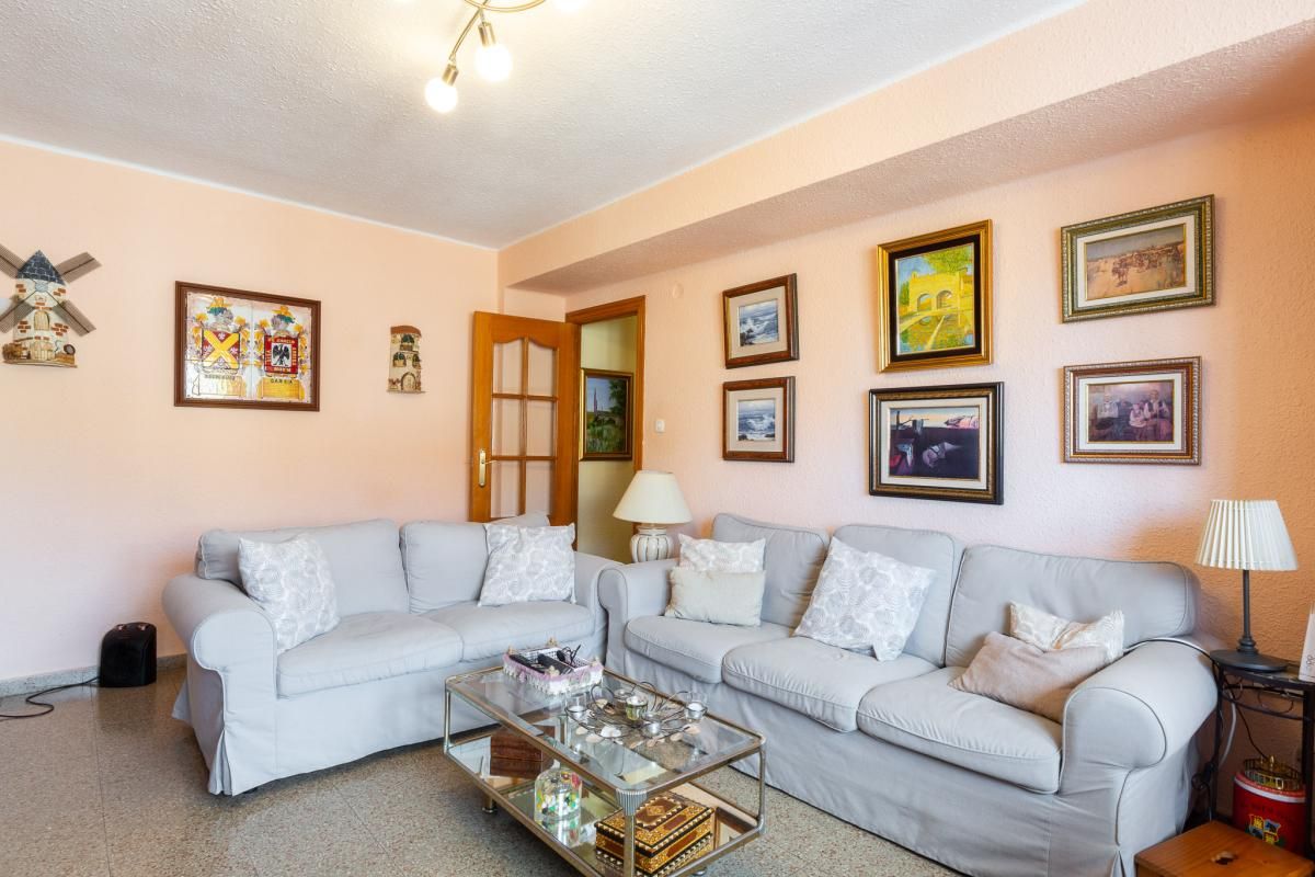 Living room of Flat for sale in  Valencia Capital  with Heating and Furnished
