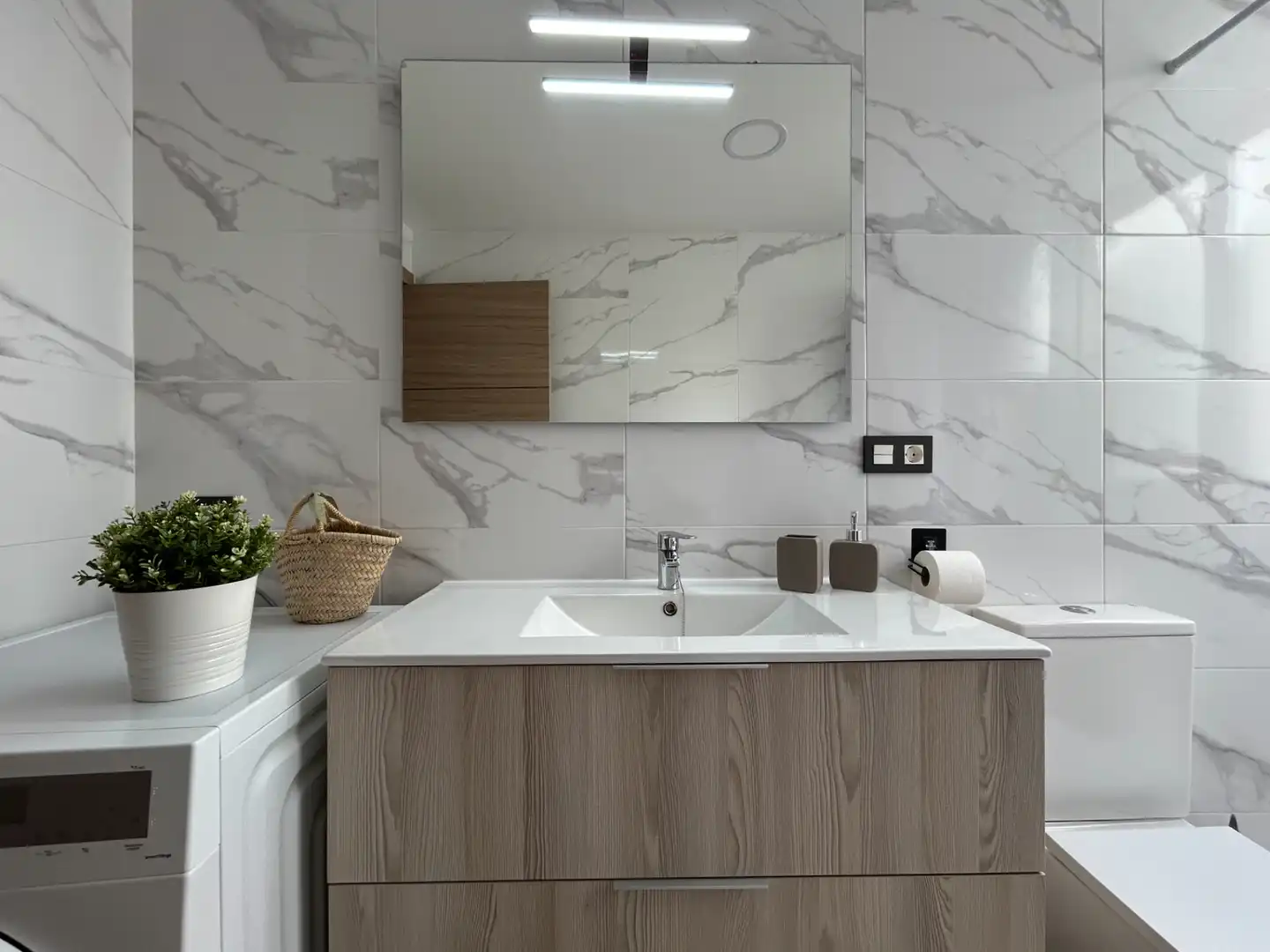 Baño de Piso de alquiler en Torrenueva Costa con Aire acondicionado, Amueblado y Horno