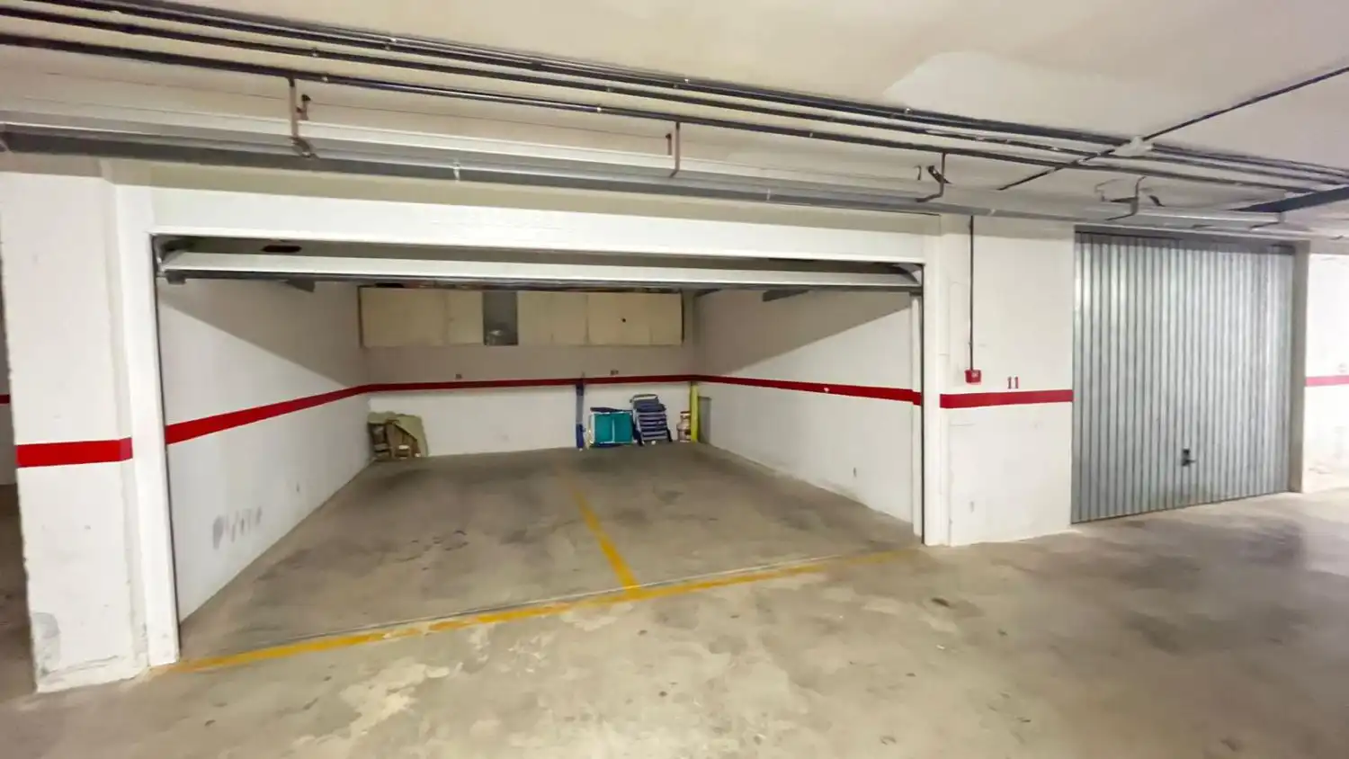 Parking de Casa adosada en venta en Islantilla con Terraza y Piscina comunitaria