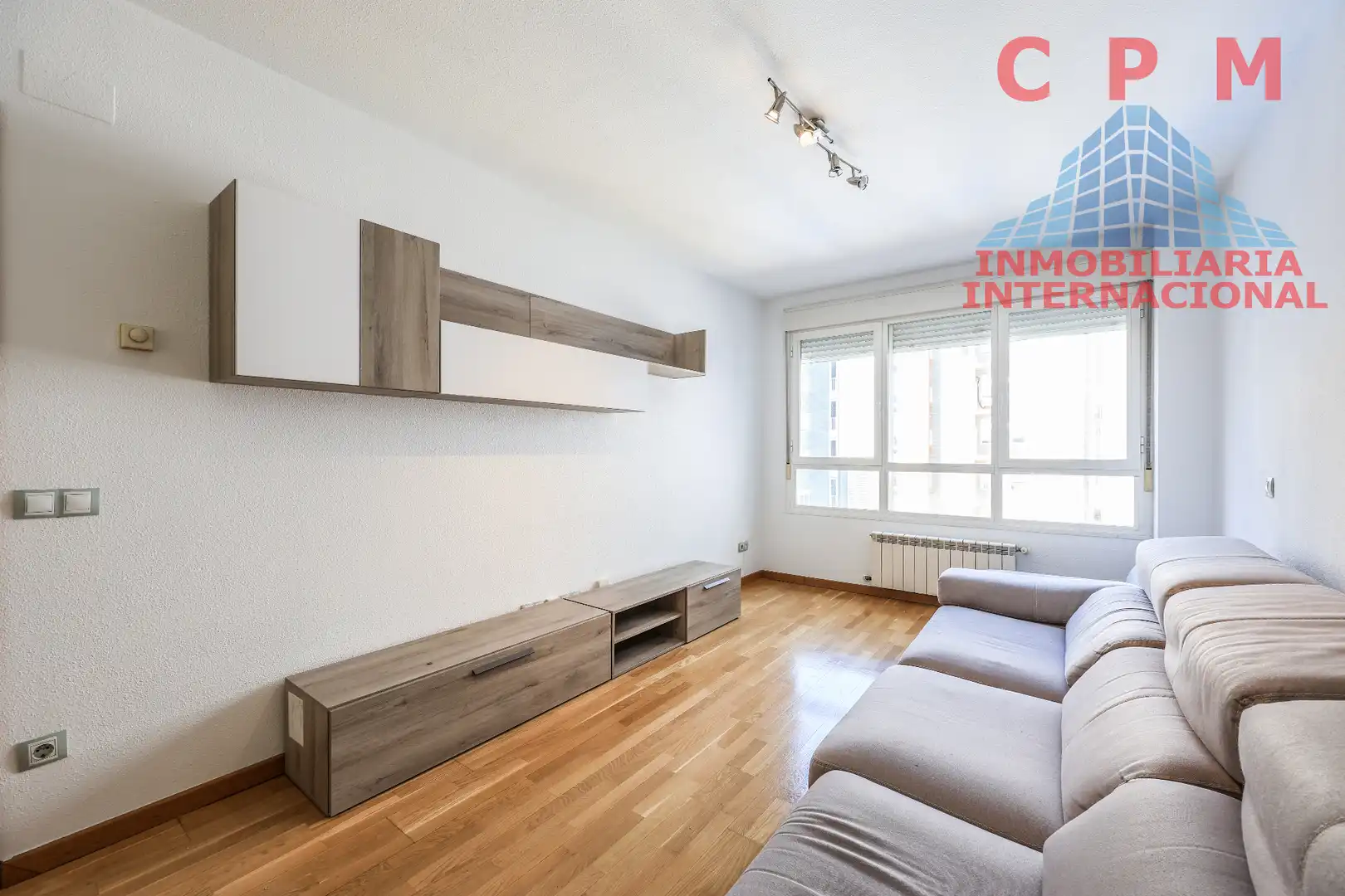 Living room of Flat for rent in Madrid  with Air Conditioner, Heating and Parquet flooring