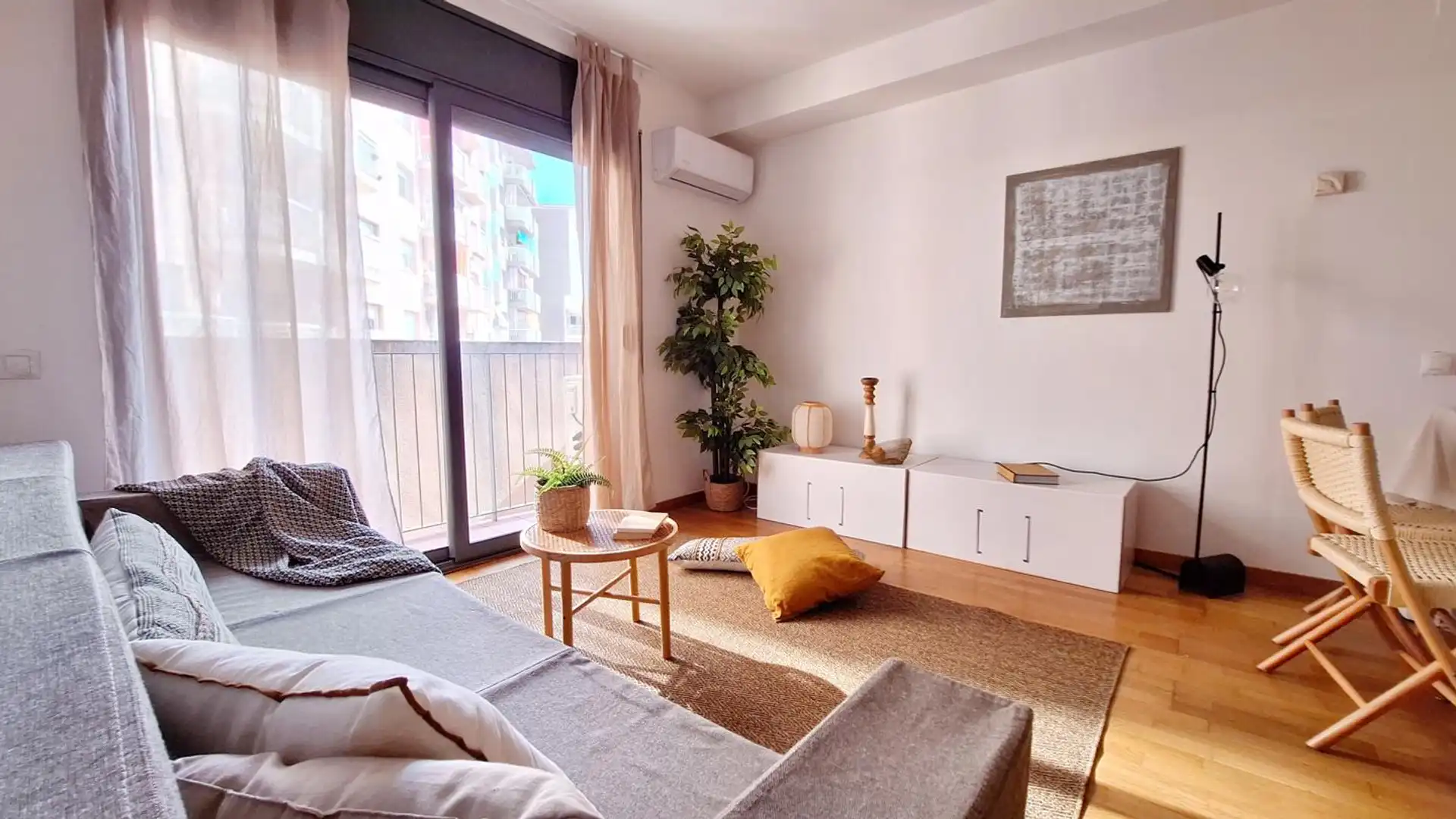 Living room of Flat for sale in Mataró  with Air Conditioner, Heating and Parquet flooring