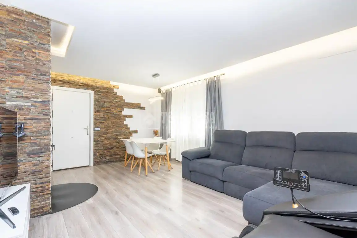 Living room of Detached homes for sale in Manzanares El Real  with Heating, Private garden and Terrace
