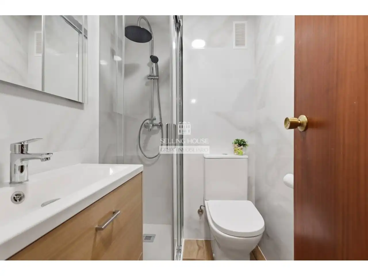 Bathroom of Flat for sale in Xirivella  with Air Conditioner, Storage room and Balcony
