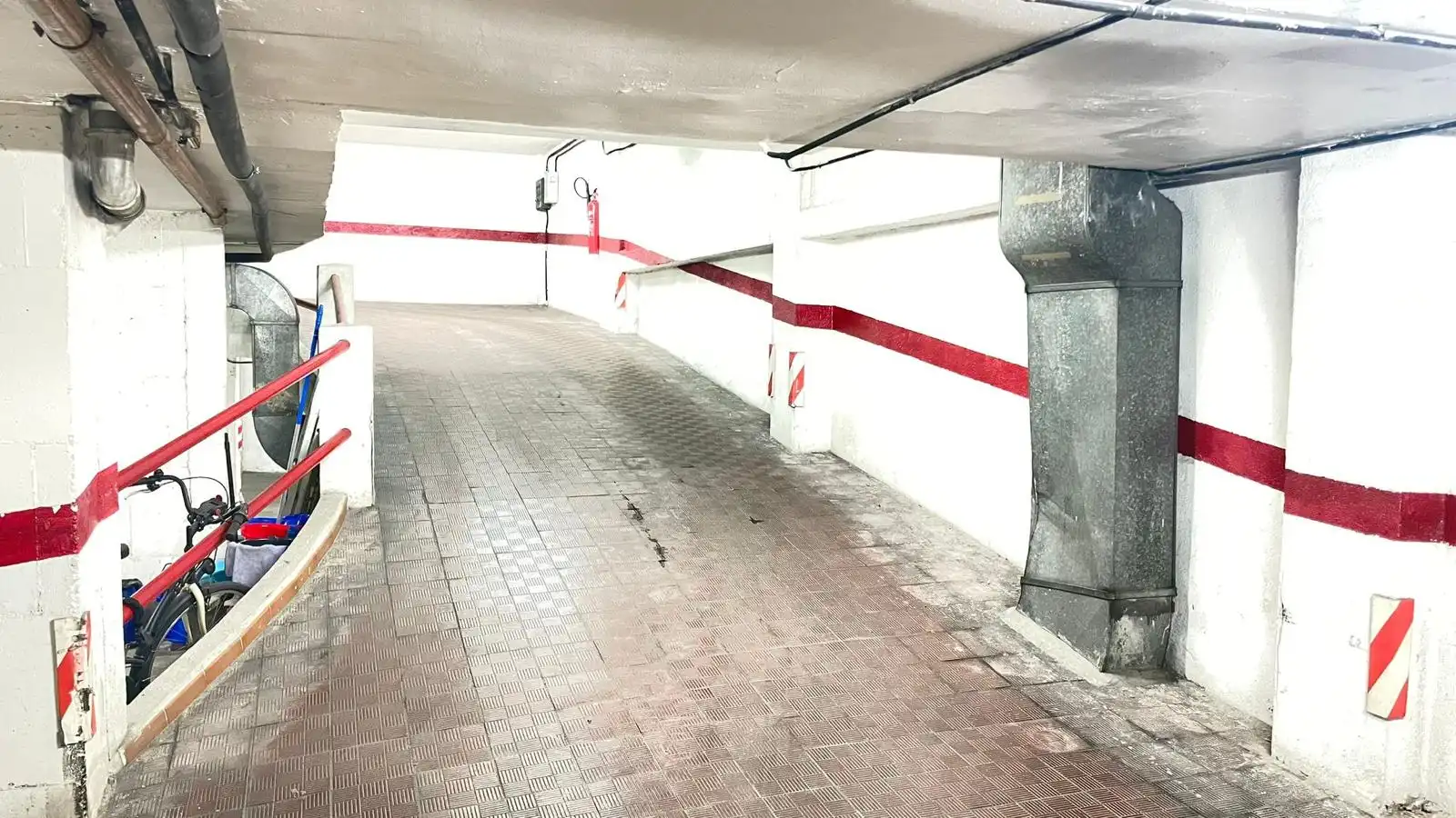 Garatge de lloguer a Calle de Juan Duque, Imperial
