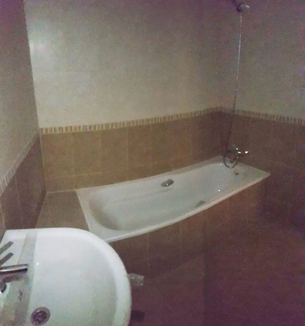 Badezimmer von Wohnung zur Miete in Tudela de Duero mit Heizung, Parkett und Abstellraum
