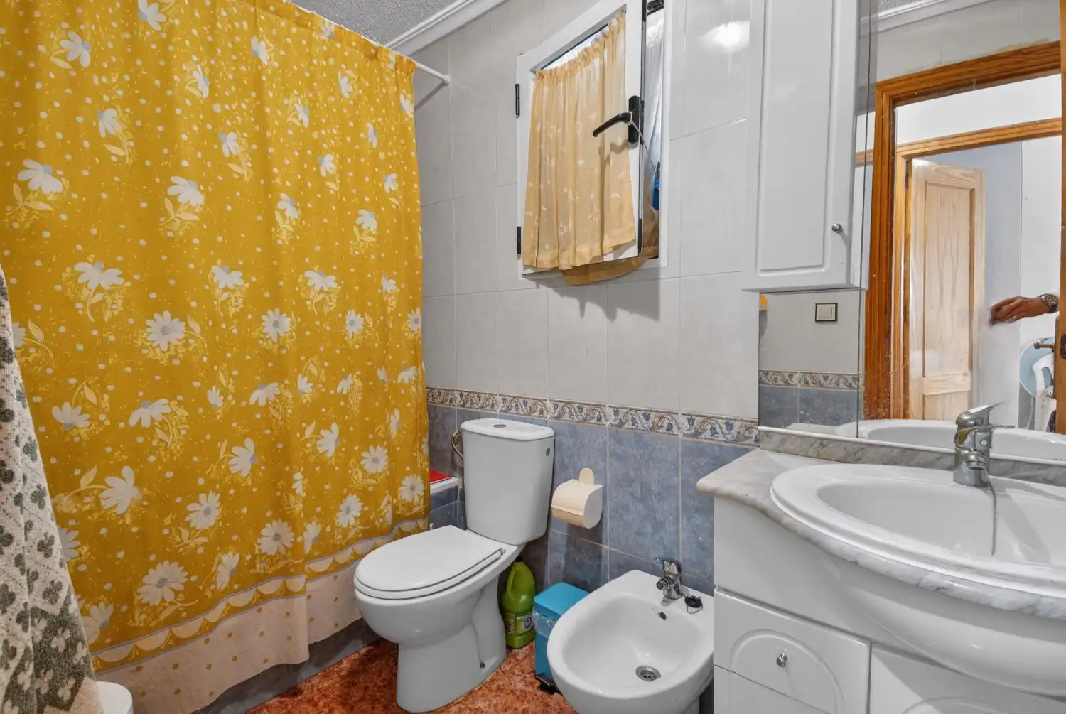 Baño de Apartamento en venta en Orihuela con Piscina y Amueblado