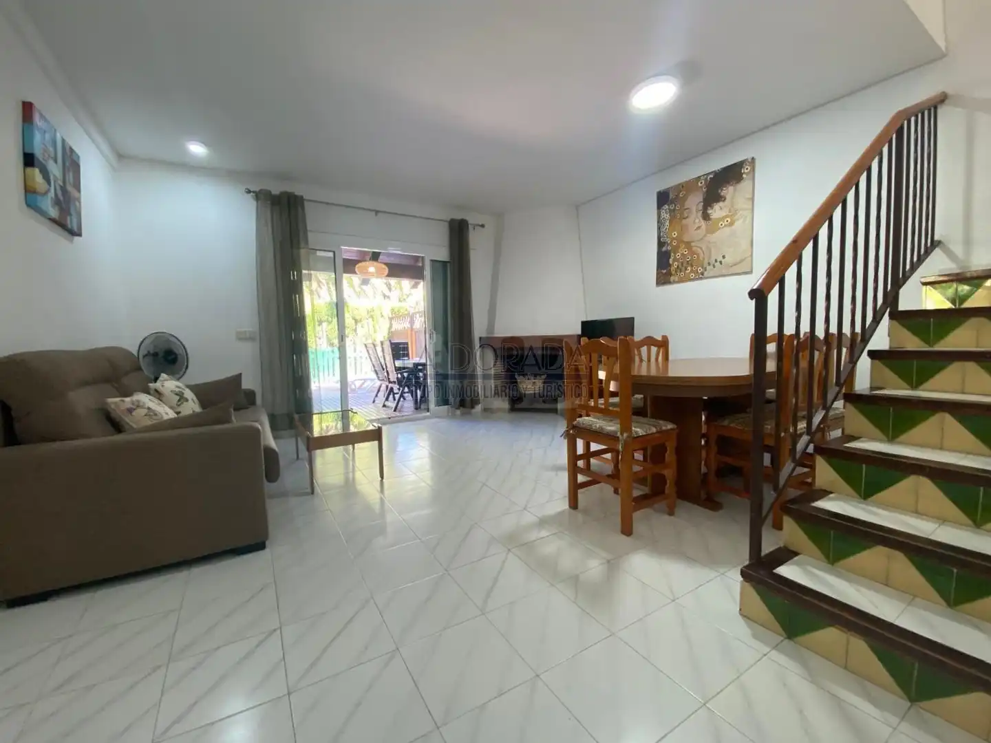 Sala d'estar de Casa adosada en venda en Cambrils amb Jardí privat, Terrassa i Moblat