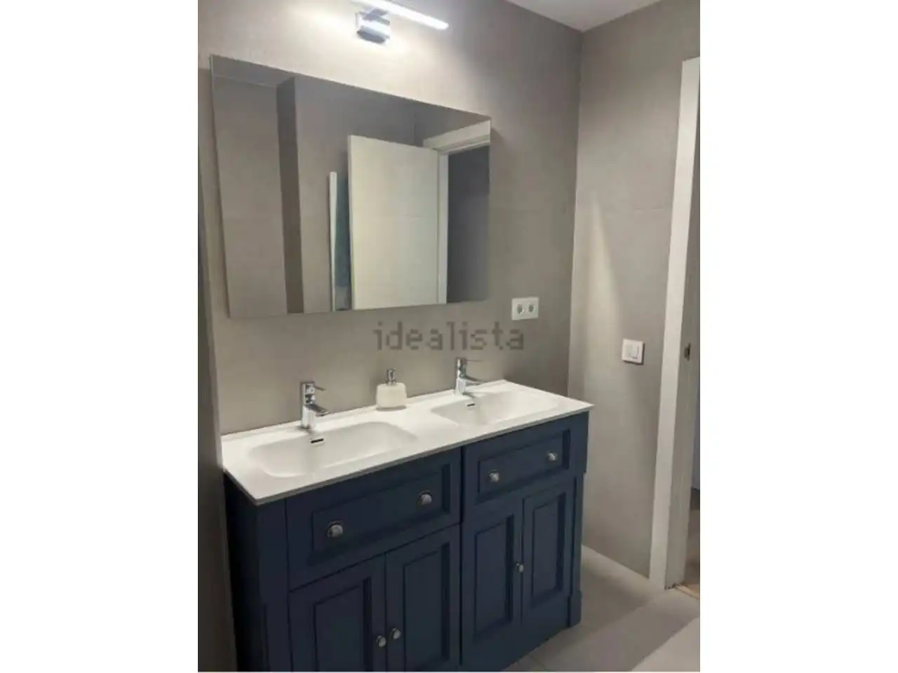 Baño de Piso en venta en Madrid con Calefacción, Terraza y Trastero