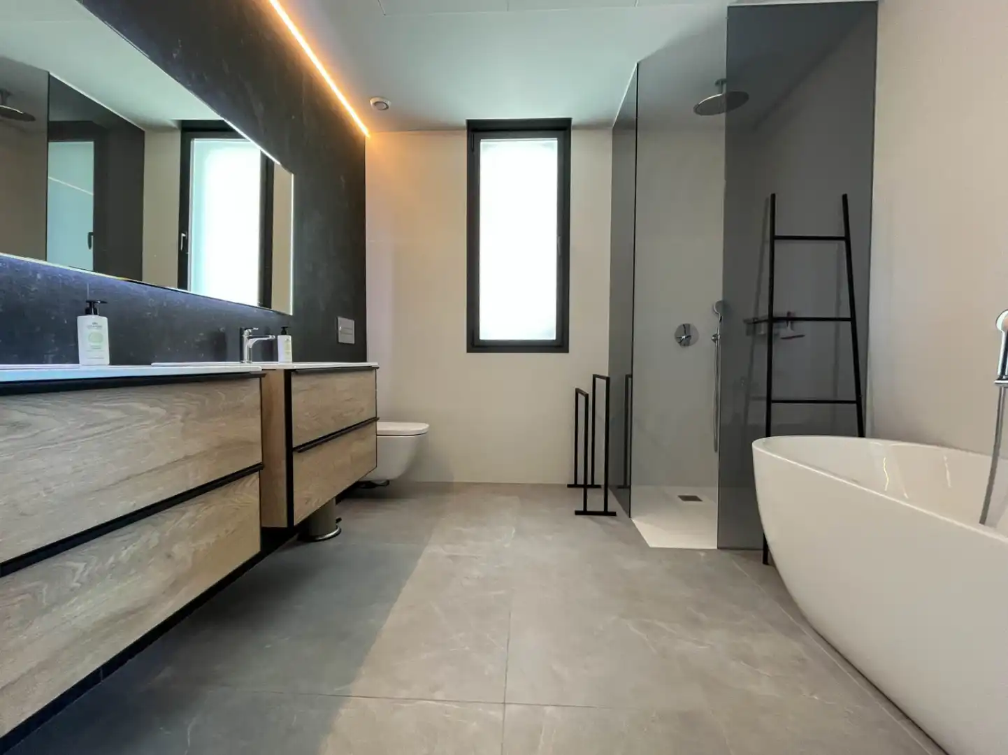 Badezimmer von Haus oder Chalet zum Verkauf in Benissa mit Klimaanlage, Heizung und Privatgarten