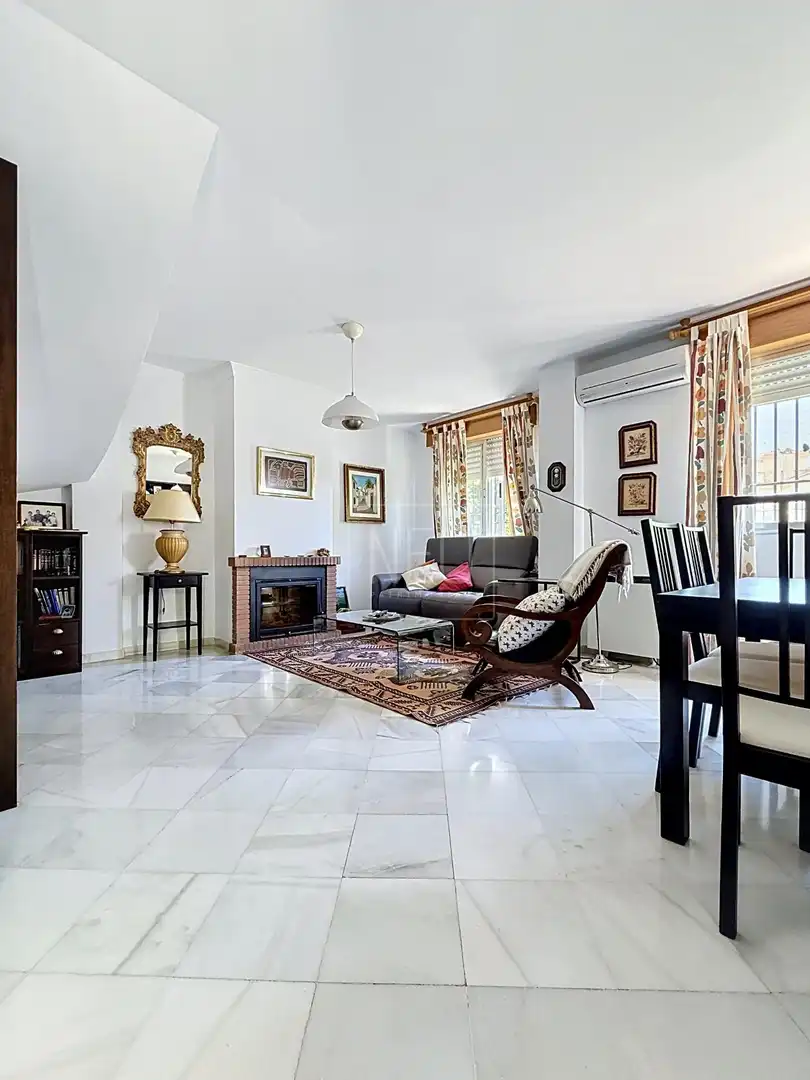 Sala de estar de Casa adosada en venta en Peligros con Aire acondicionado, Calefacción y Jardín privado