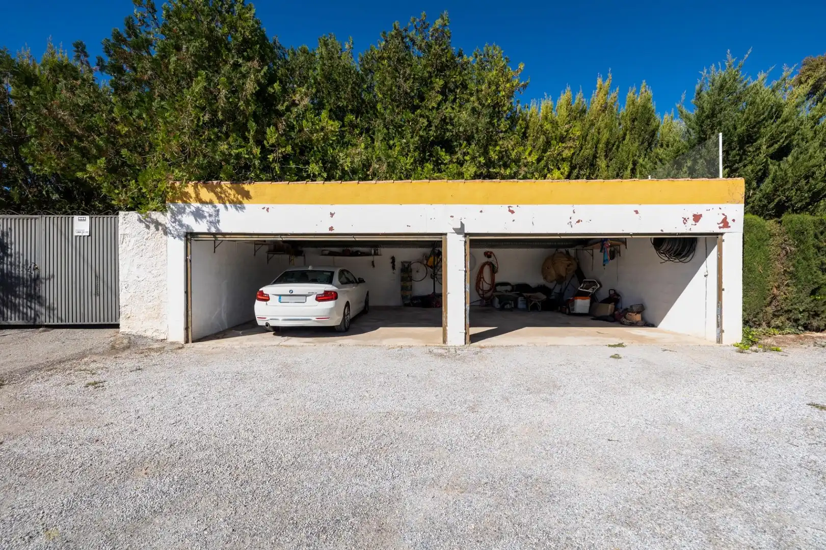 Aparcament de Casa o xalet en venda en Baza amb Aire condicionat, Calefacció i Jardí privat
