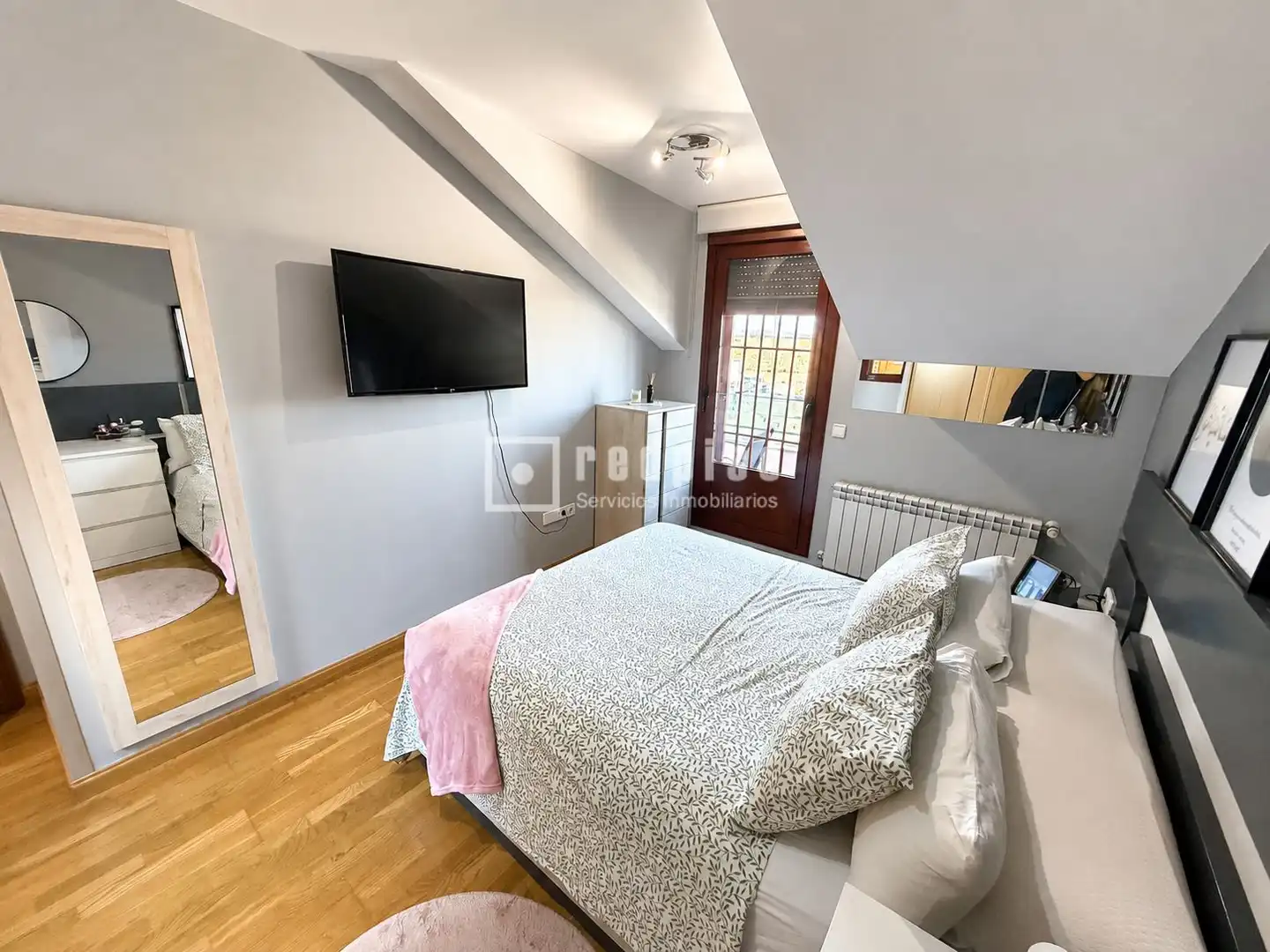 Bedroom of Attic for sale in Alovera  with Air Conditioner, Heating and Parquet flooring