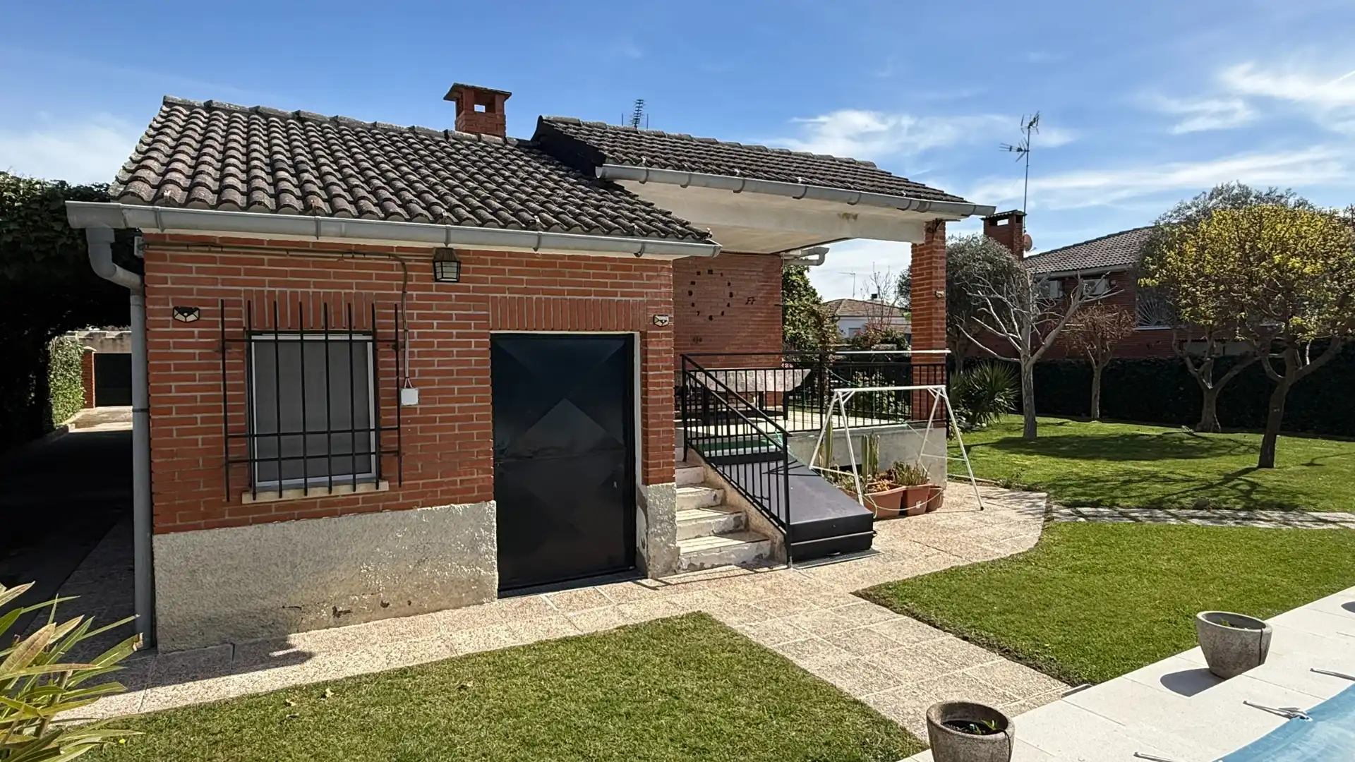 Außenansicht von Haus oder Chalet zum Verkauf in Almorox mit Klimaanlage, Privatgarten und Terrasse