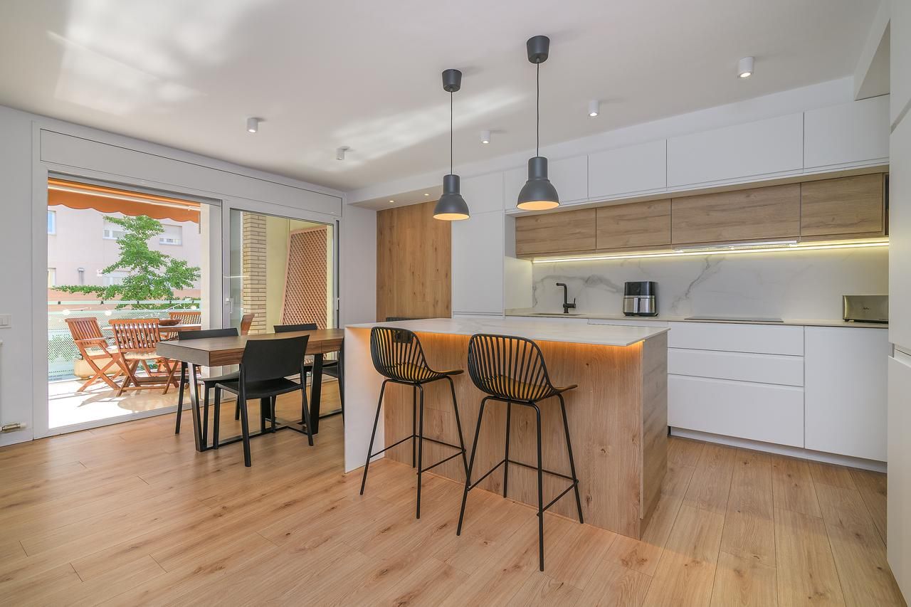 Cuina de Pis en venda en Manresa amb Calefacció, Forn i Microones