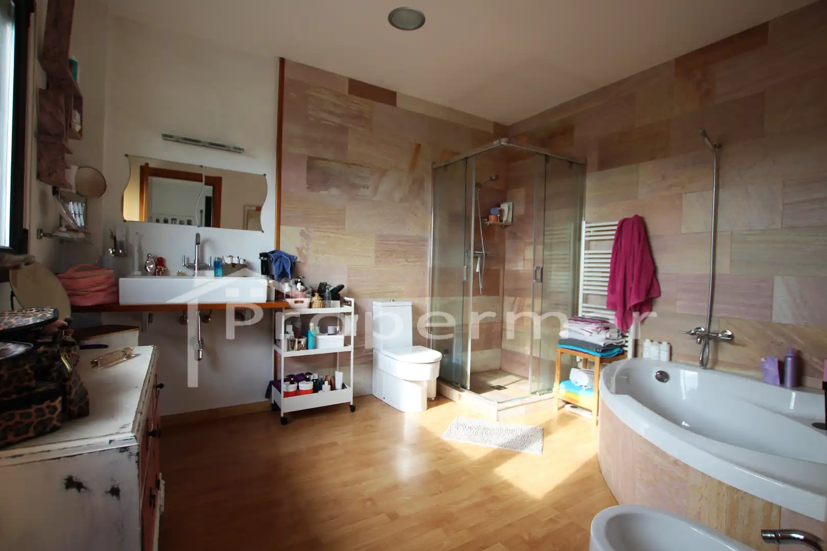 Badezimmer von Haus oder Chalet zum Verkauf in Sant Antoni de Vilamajor mit Klimaanlage, Heizung und Privatgarten