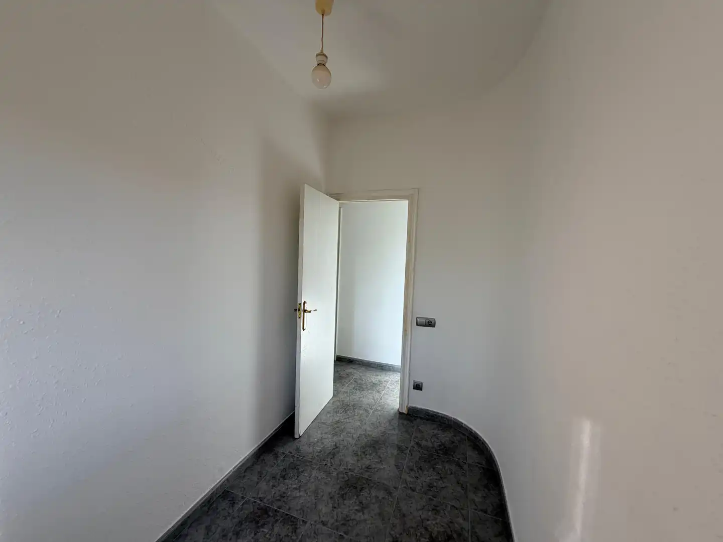 Piso en venta en Terrassa con Balcón y Alarma