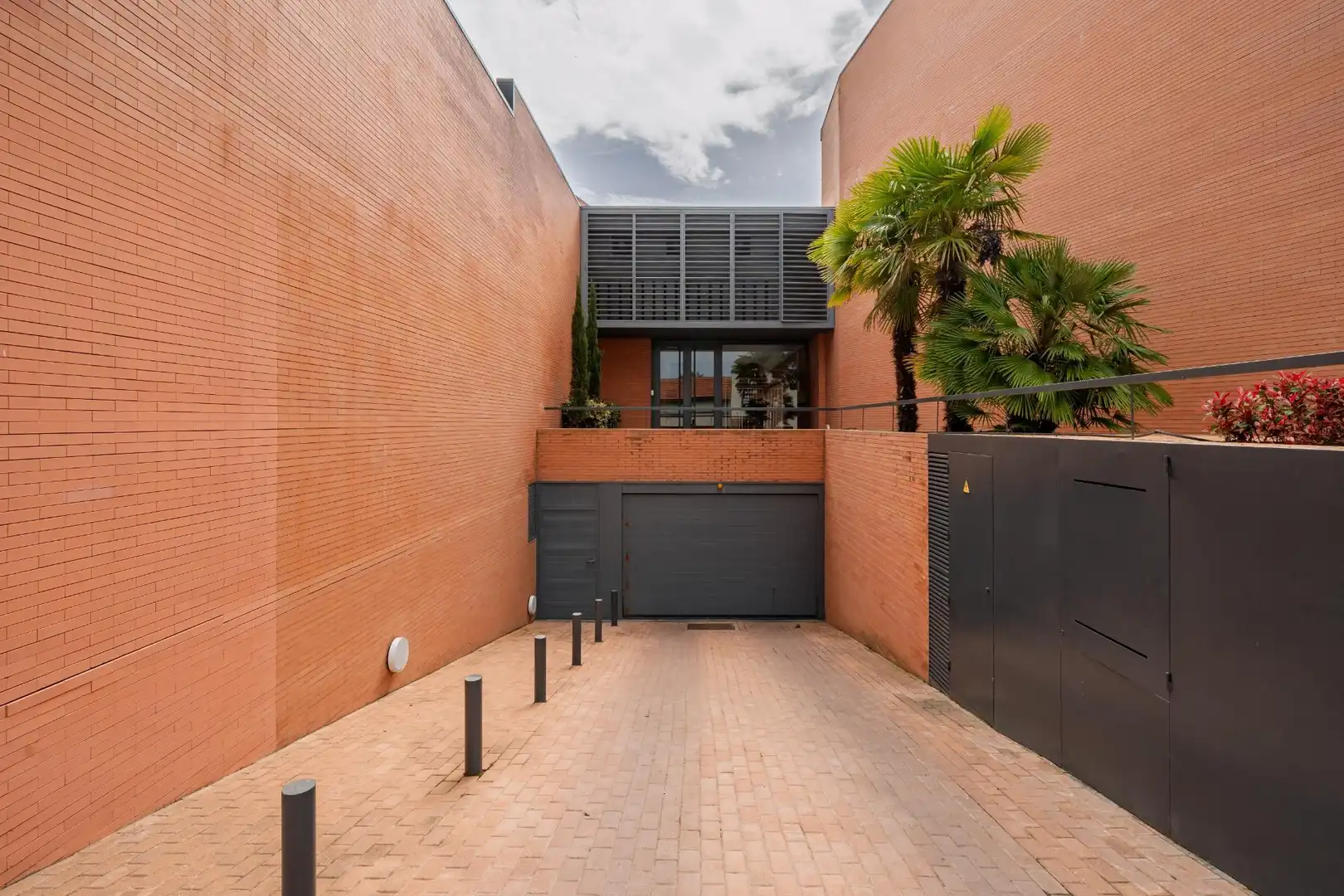 Vista exterior de Àtic en venda en Torrelodones amb Aire condicionat, Calefacció i Jardí privat