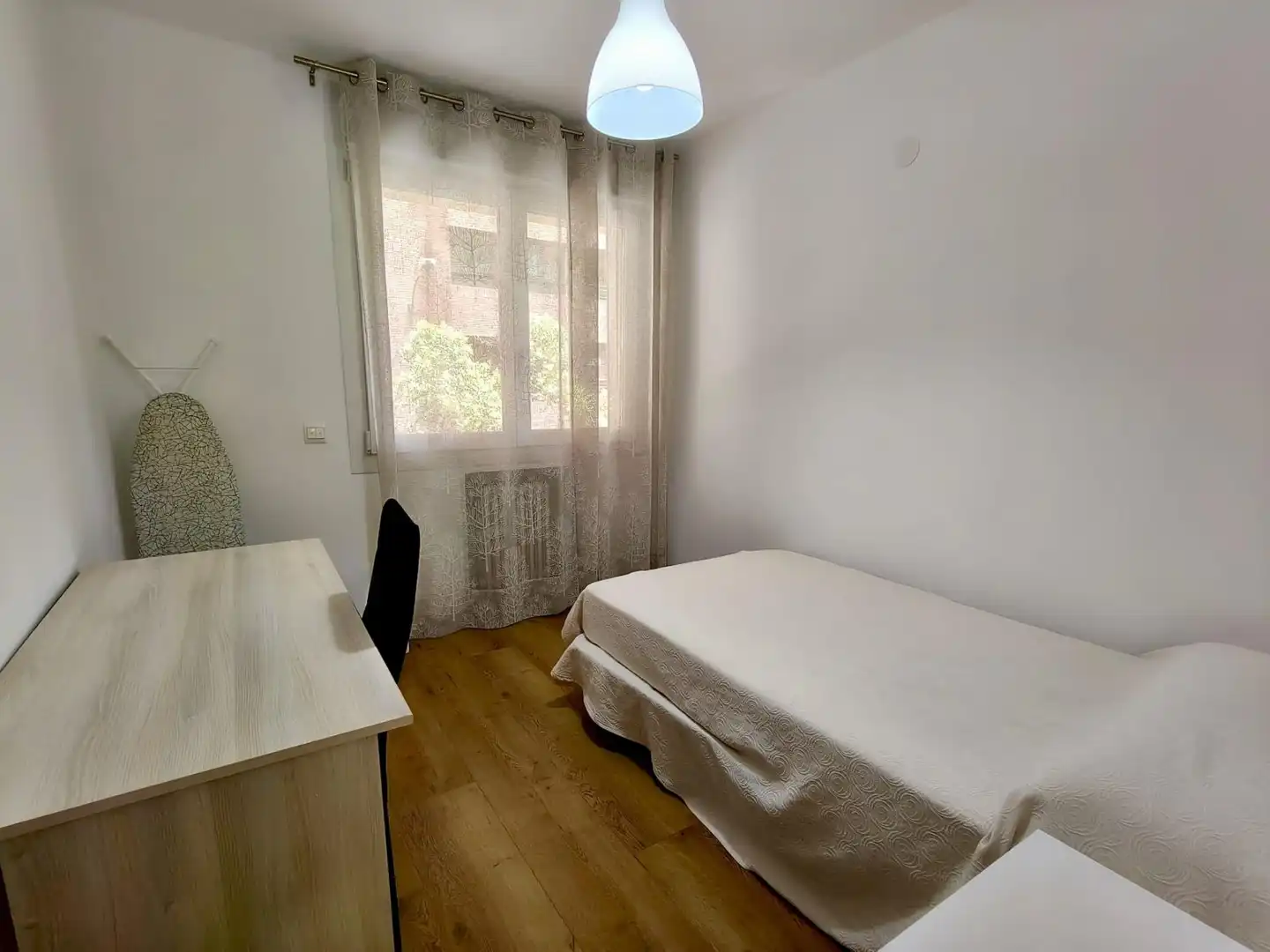 Schlafzimmer von Wohnung zur Miete in Zaragoza mit Heizung, Parkett und Terrasse