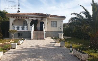 Vista exterior de Casa o xalet en venda en Fuensalida amb Calefacció, Jardí privat i Piscina