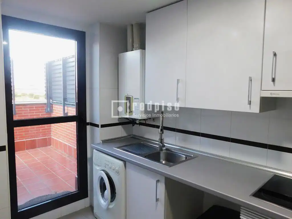 Cocina de Piso de alquiler en Madrid con Aire acondicionado, Calefacción y Jardín privado