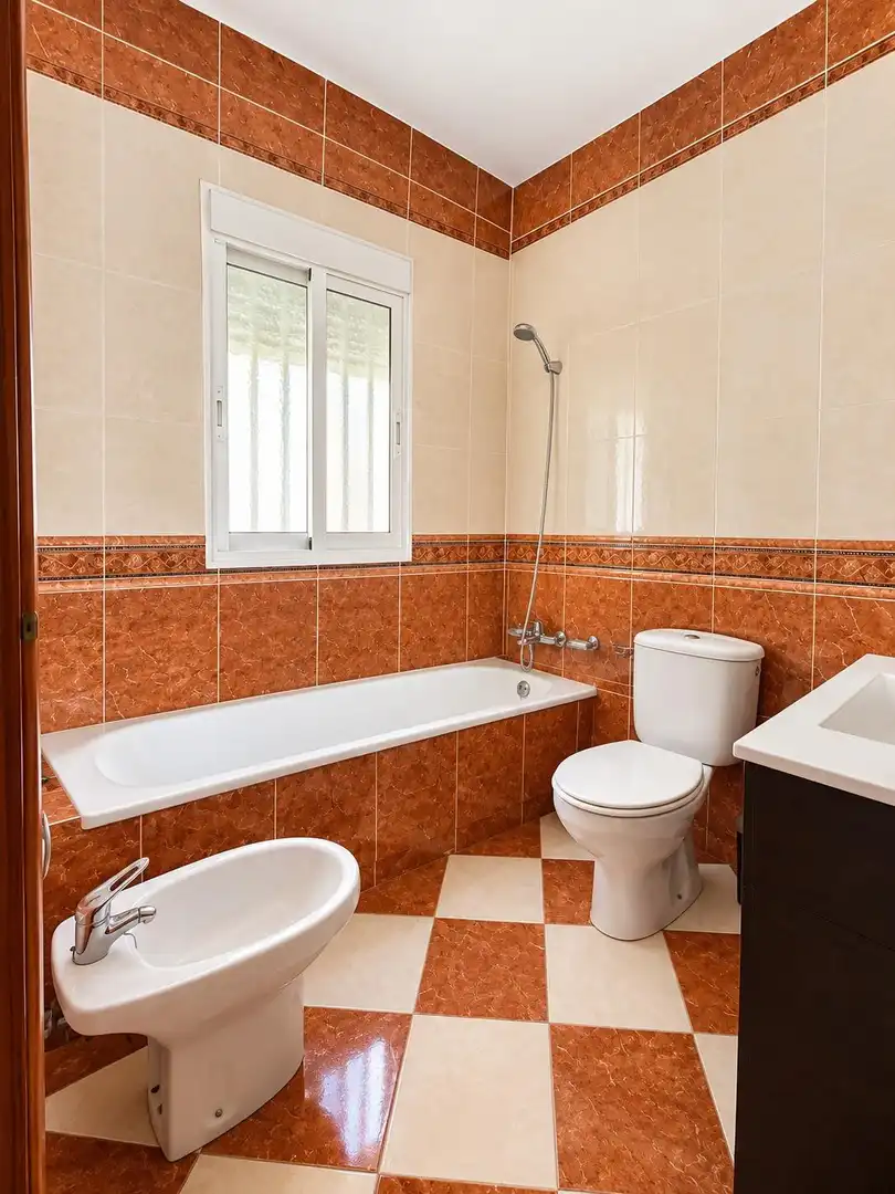 Bany de Casa o xalet en venda en Chiclana de la Frontera amb Aire condicionat, Calefacció i Jardí privat