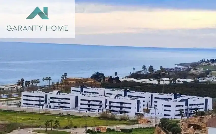 Vista exterior de Piso de alquiler en Vélez-Málaga con Aire acondicionado, Jardín privado y Terraza