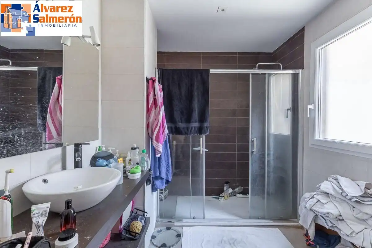 Baño de Ático en venta en Granada con Terraza