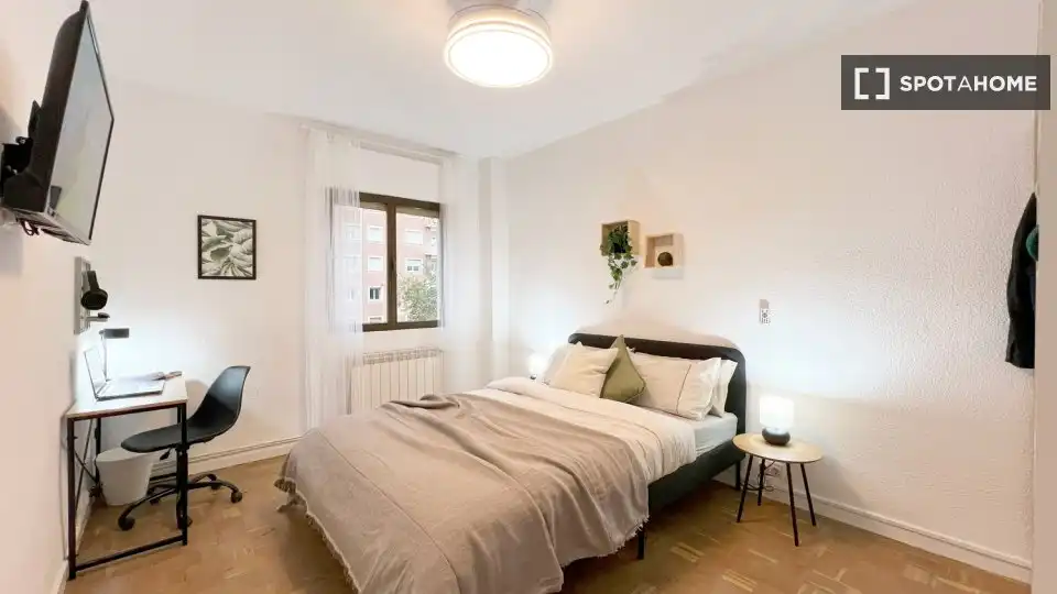 Bedroom of Flat for rent in Madrid  with Air Conditioner, Heating and Furnished