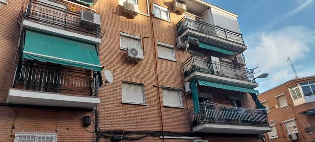 Piso en Venta en Calle de José del Pino en Los Rosales