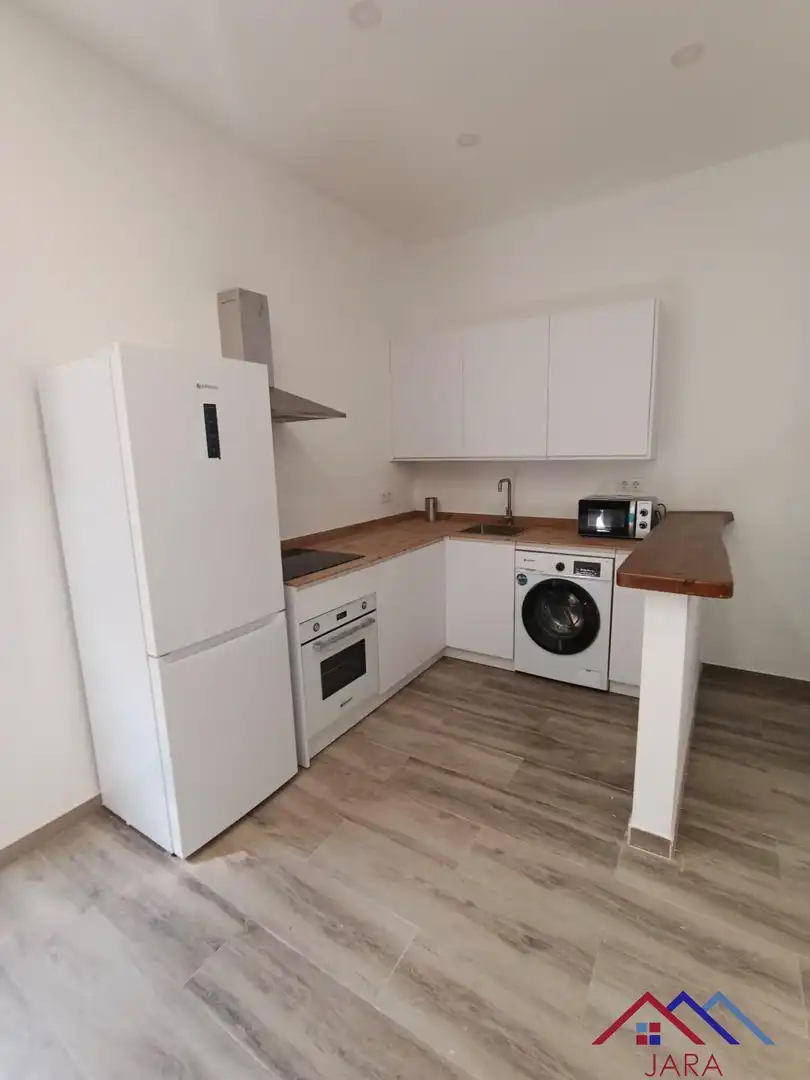 Cuina de Apartament de lloguer en Jerez de la Frontera amb Aire condicionat, Calefacció i Terrassa