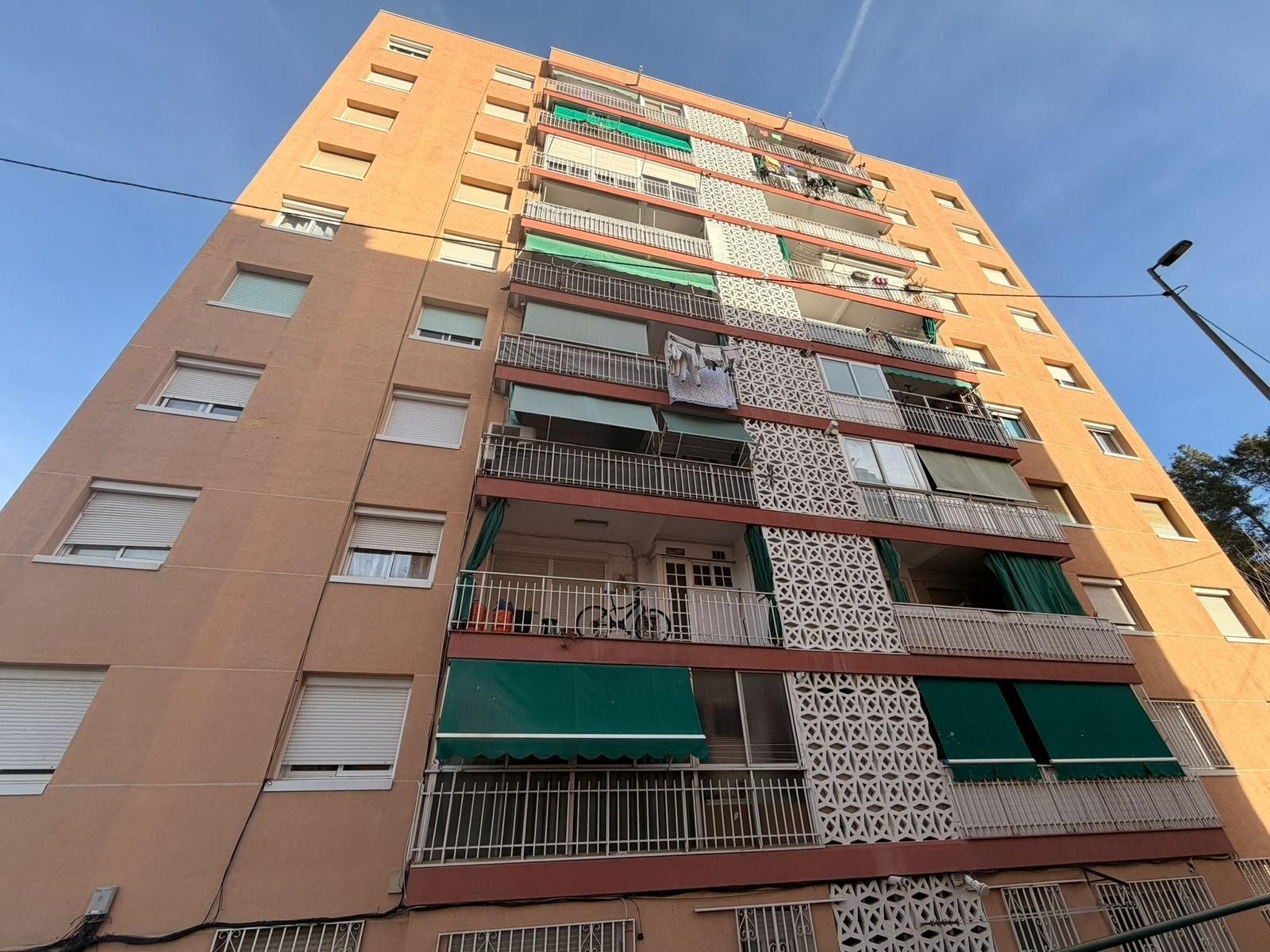 Vista exterior de Pis en venda en Vallirana amb Terrassa i Balcó