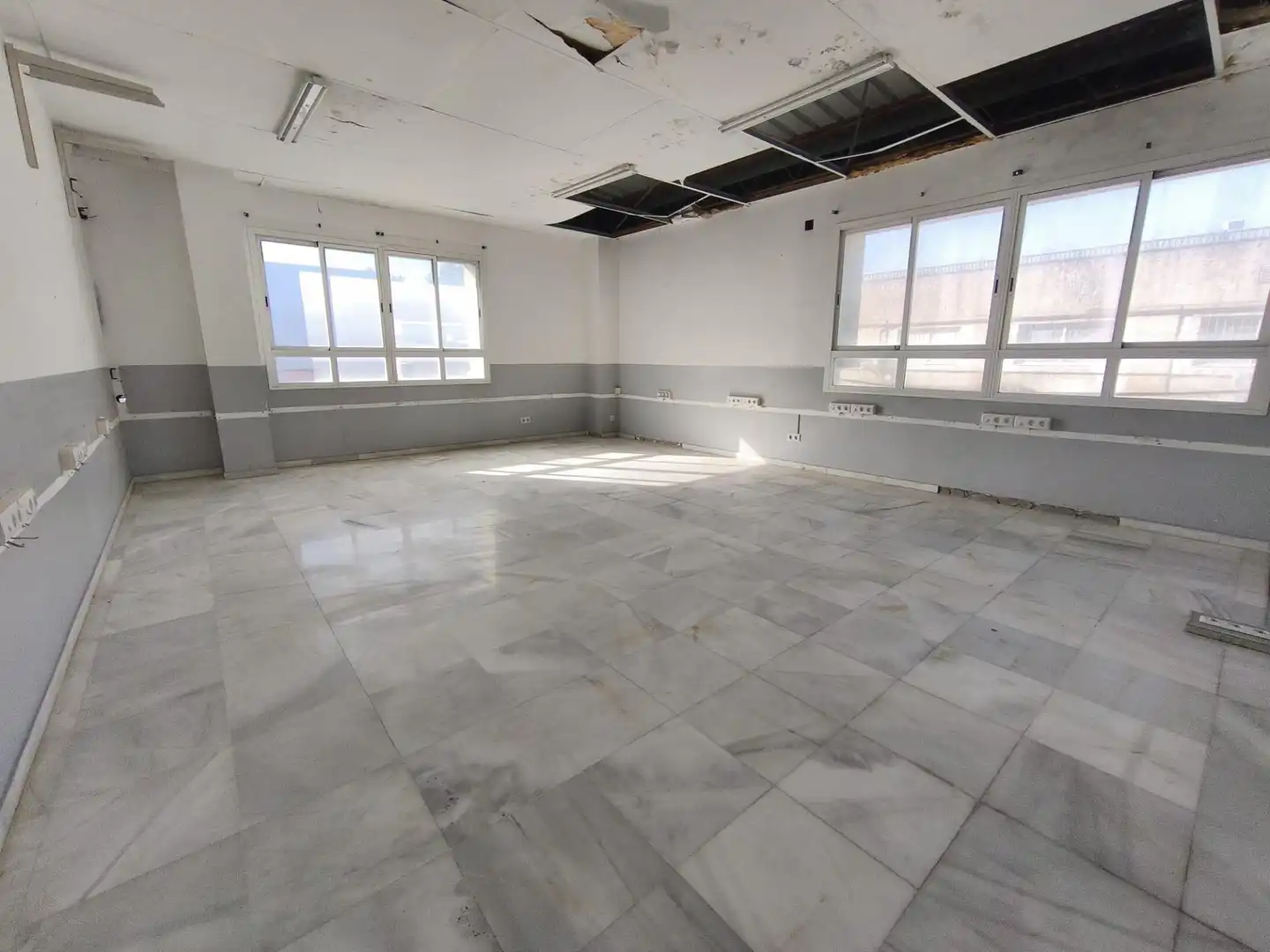 Industrial buildings for sale in Gines