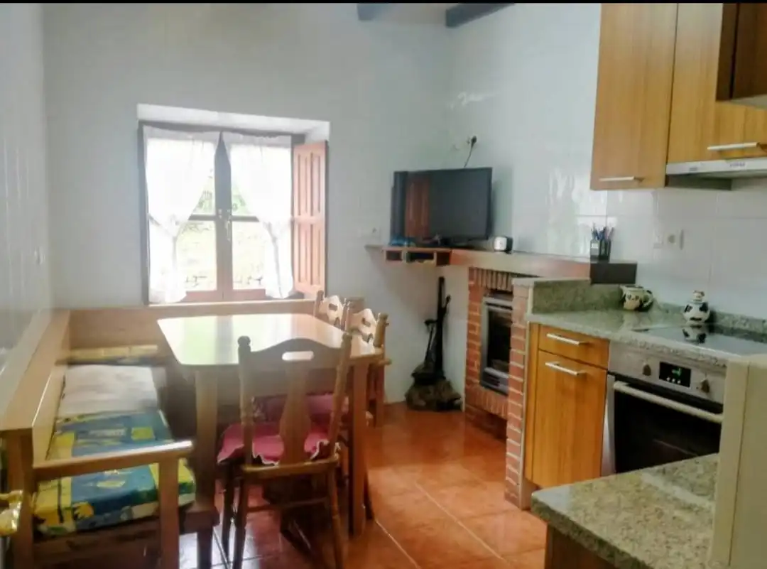 Cuina de Casa o xalet en venda en Vega de Liébana amb Jardí privat, Moblat i Balcó
